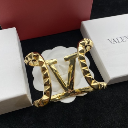 Valentino Classic Fashion Bracelet-Luxeon