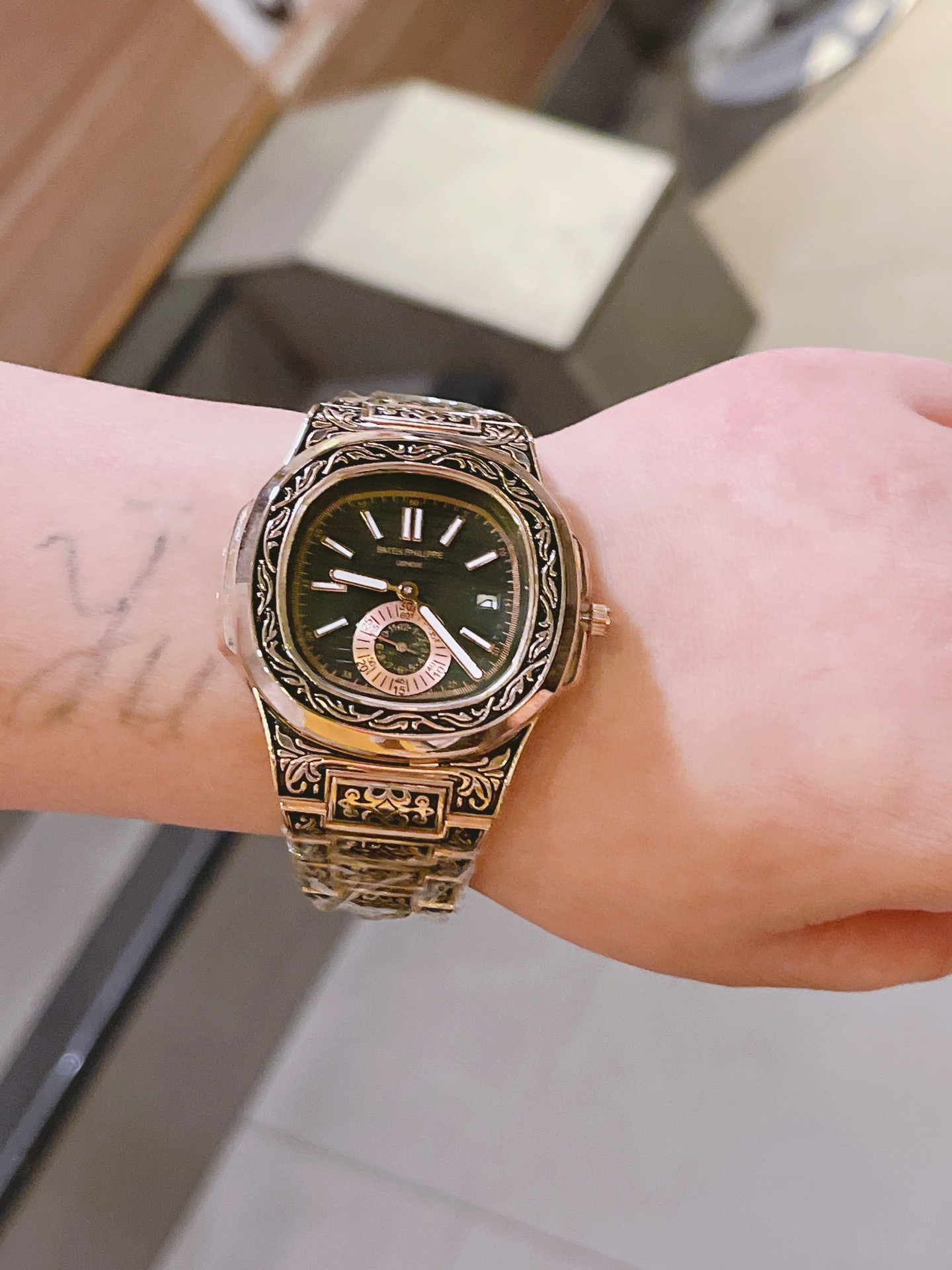 PATEK PHILIPPE Wrist Watch Quartz Movement-Luxeon
