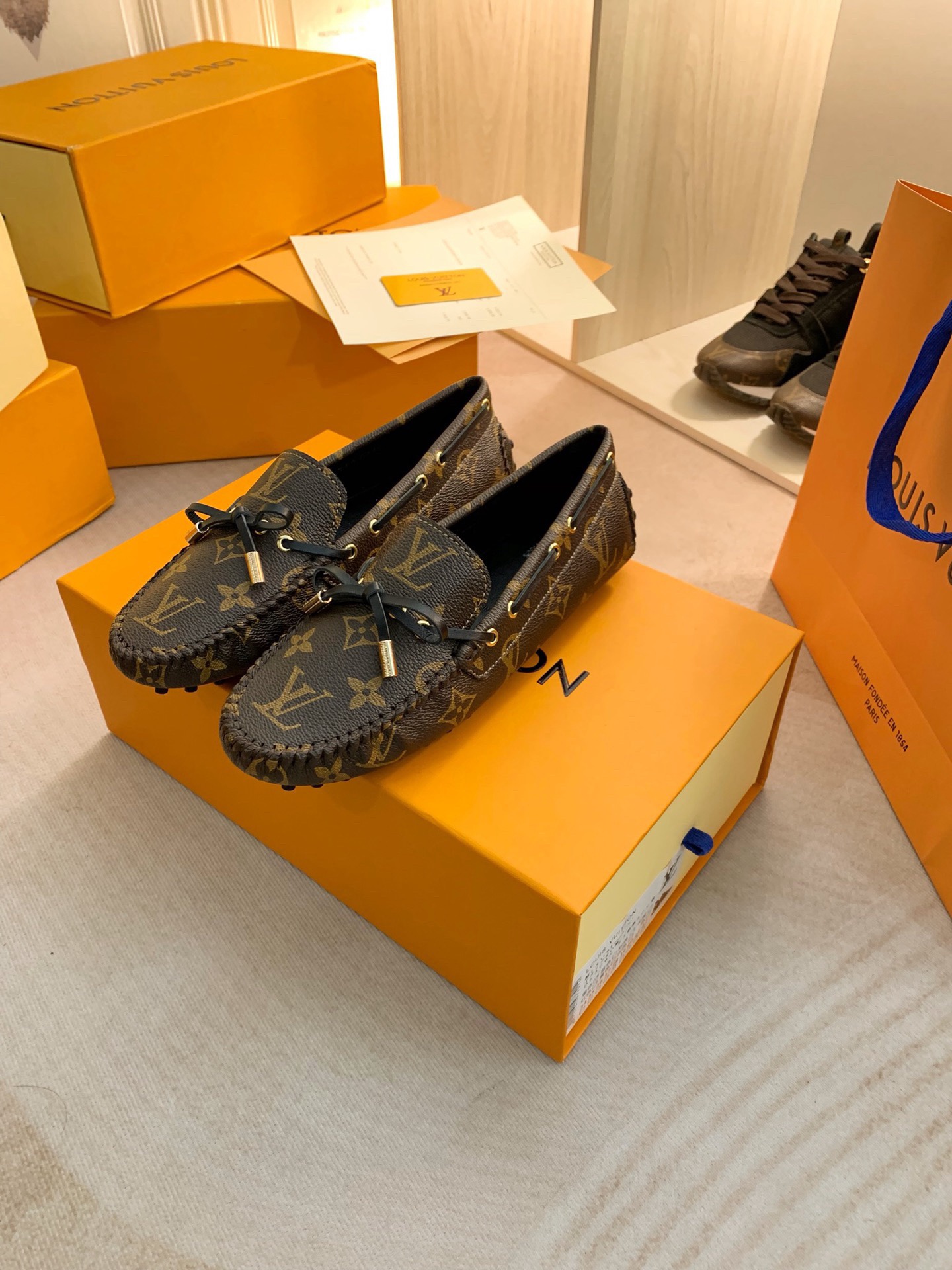 Casual leather shoes
