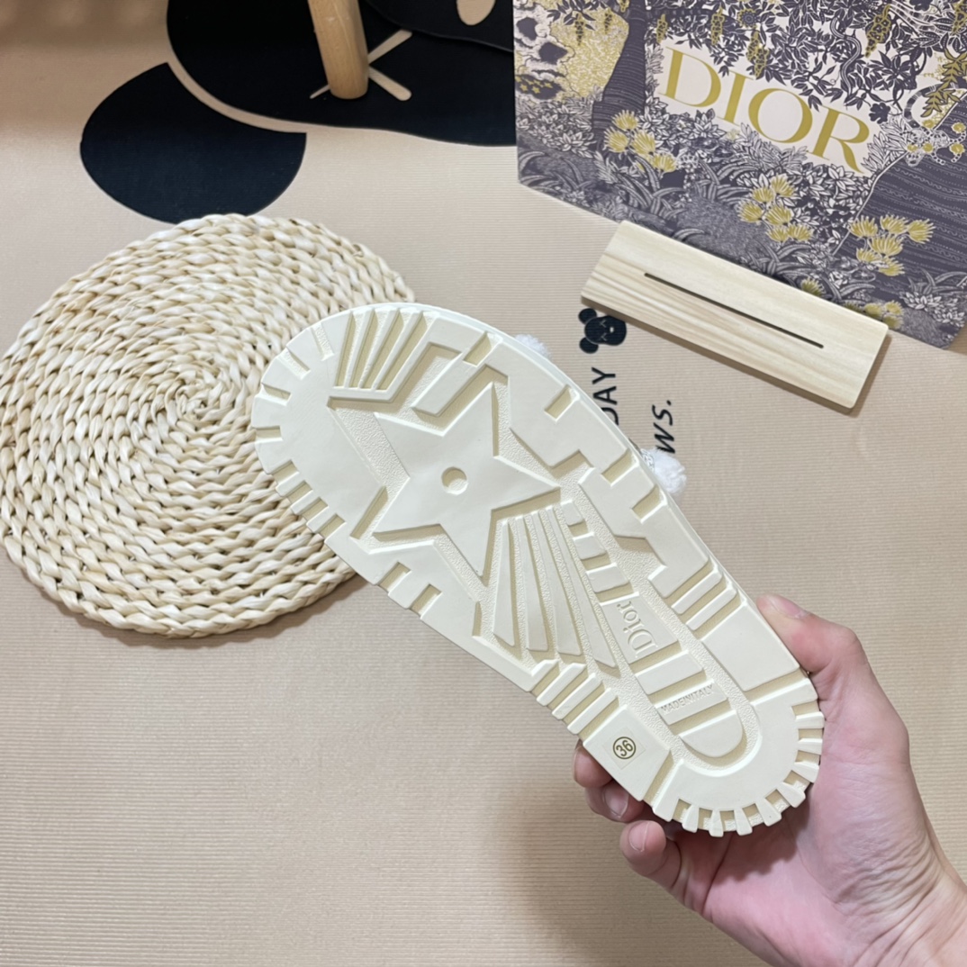 D style Autumn& winter new embroideried wool slippers-Luxeon