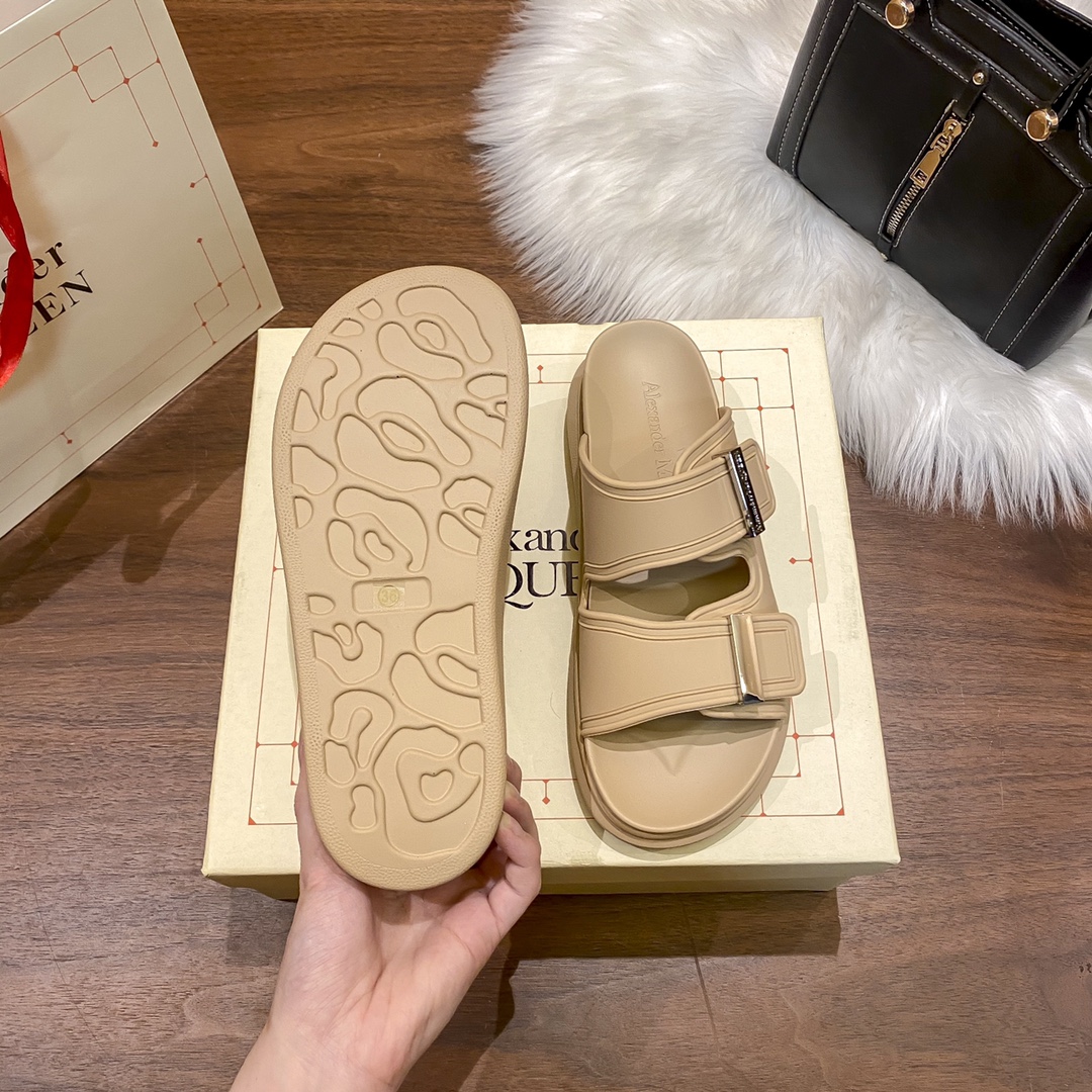 Mcqueen women thick sole sandals-Luxeon