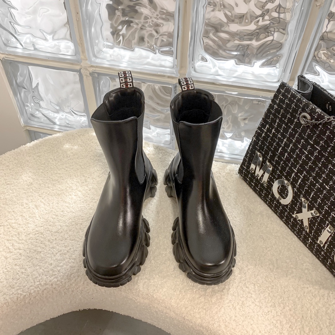 Givenchy patent leather solid ankle boots-Luxeon