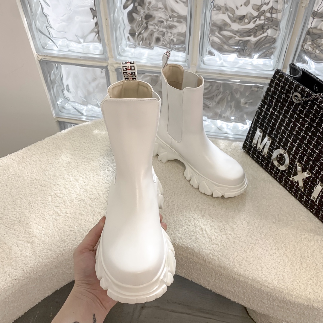Givenchy patent leather solid ankle boots-Luxeon