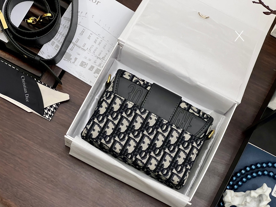 D style Montaigne 30 shoulder bags-Luxeon