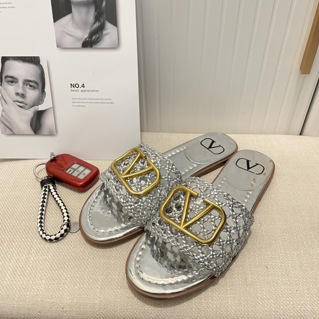 VALENTINO new hollow out slippers-Luxeon