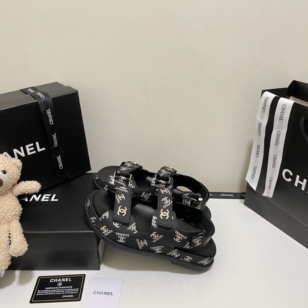 C style Buckle Sandals-Luxeon