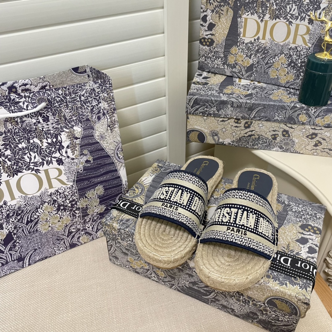 D style new spring and summer embroidered fisherman flip flops-Luxeon