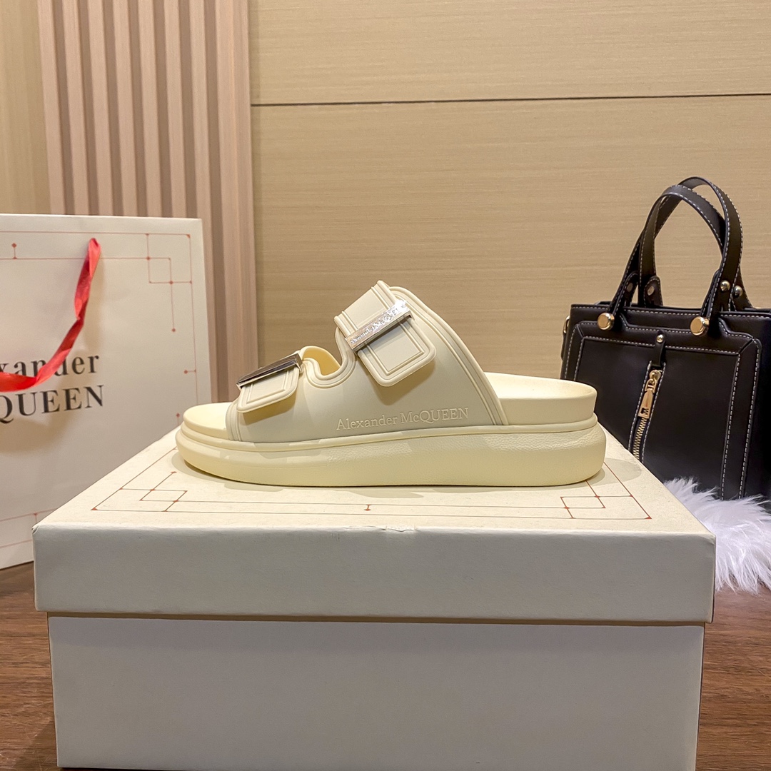 Mcqueen women thick sole sandals-Luxeon