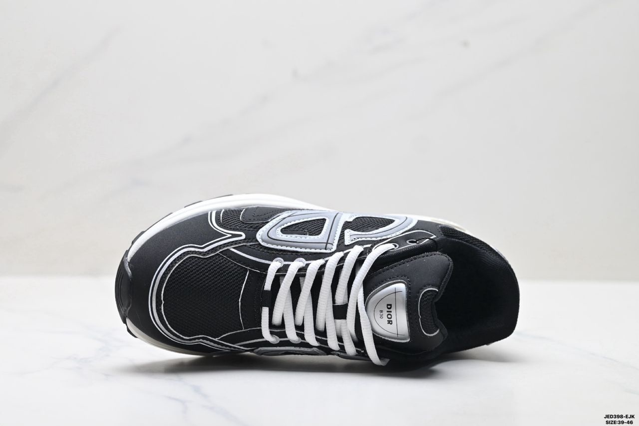 Mesh athletic shoes