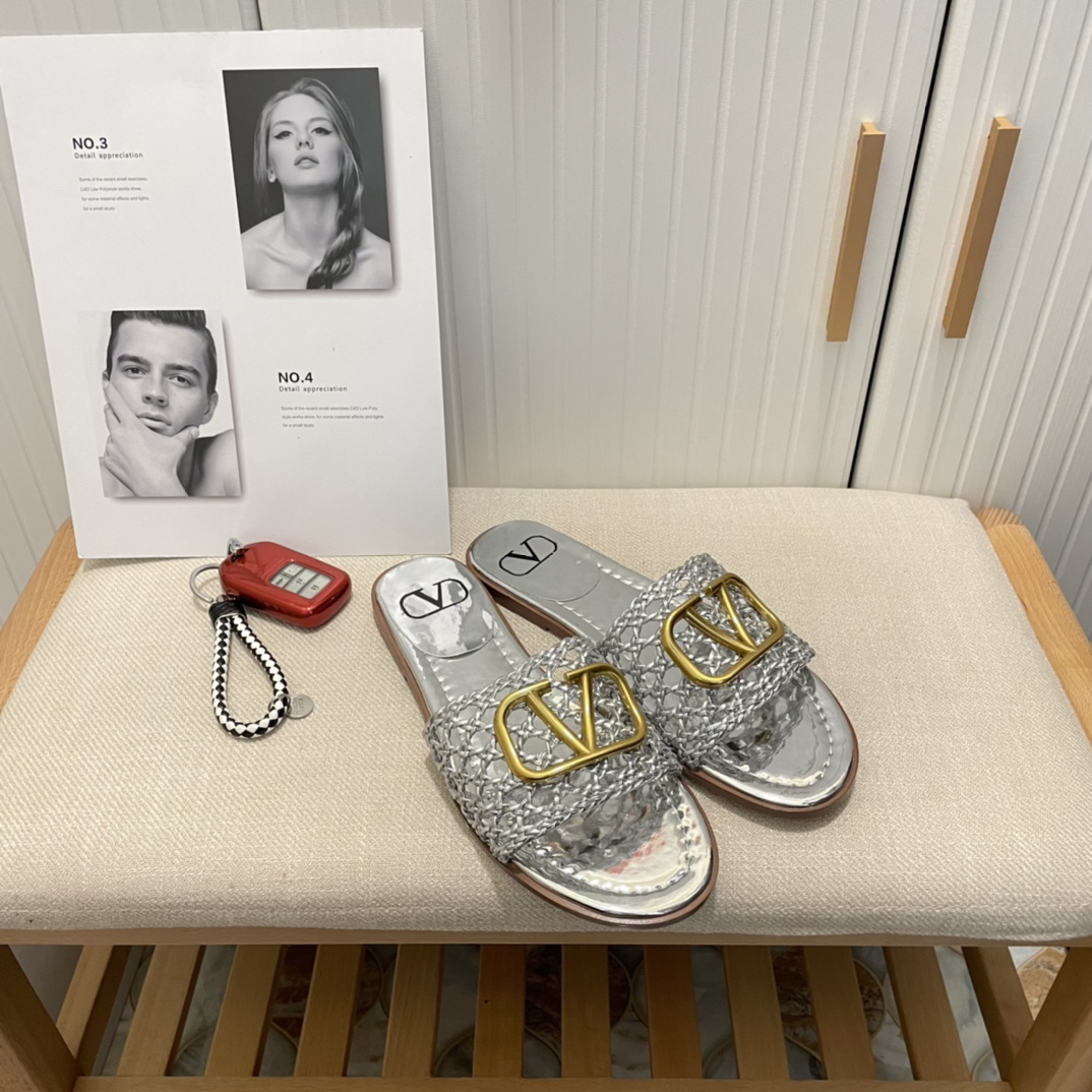 VALENTINO new hollow out slippers-Luxeon