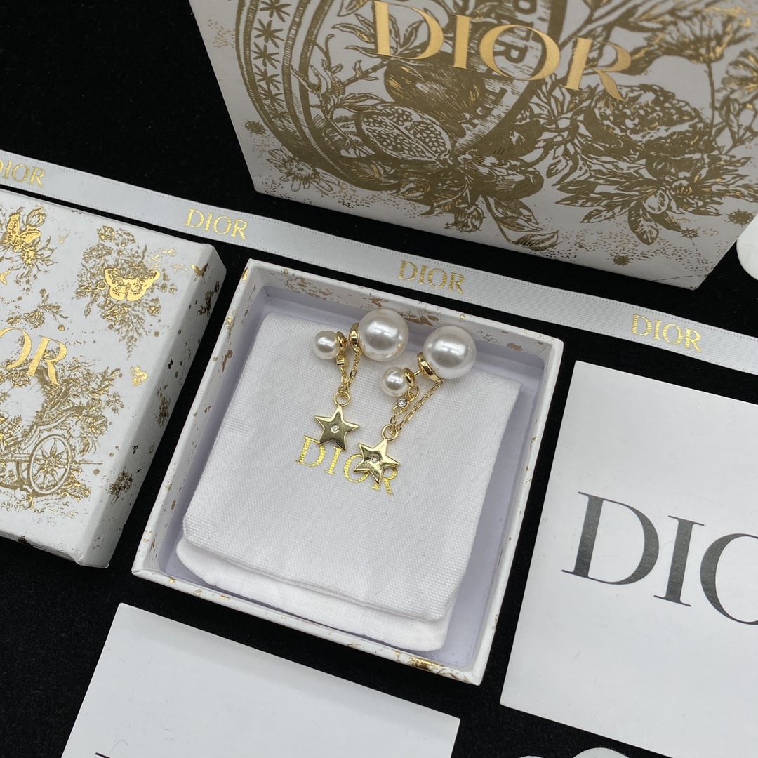 D style New Pearl Stud Earrings-Luxeon