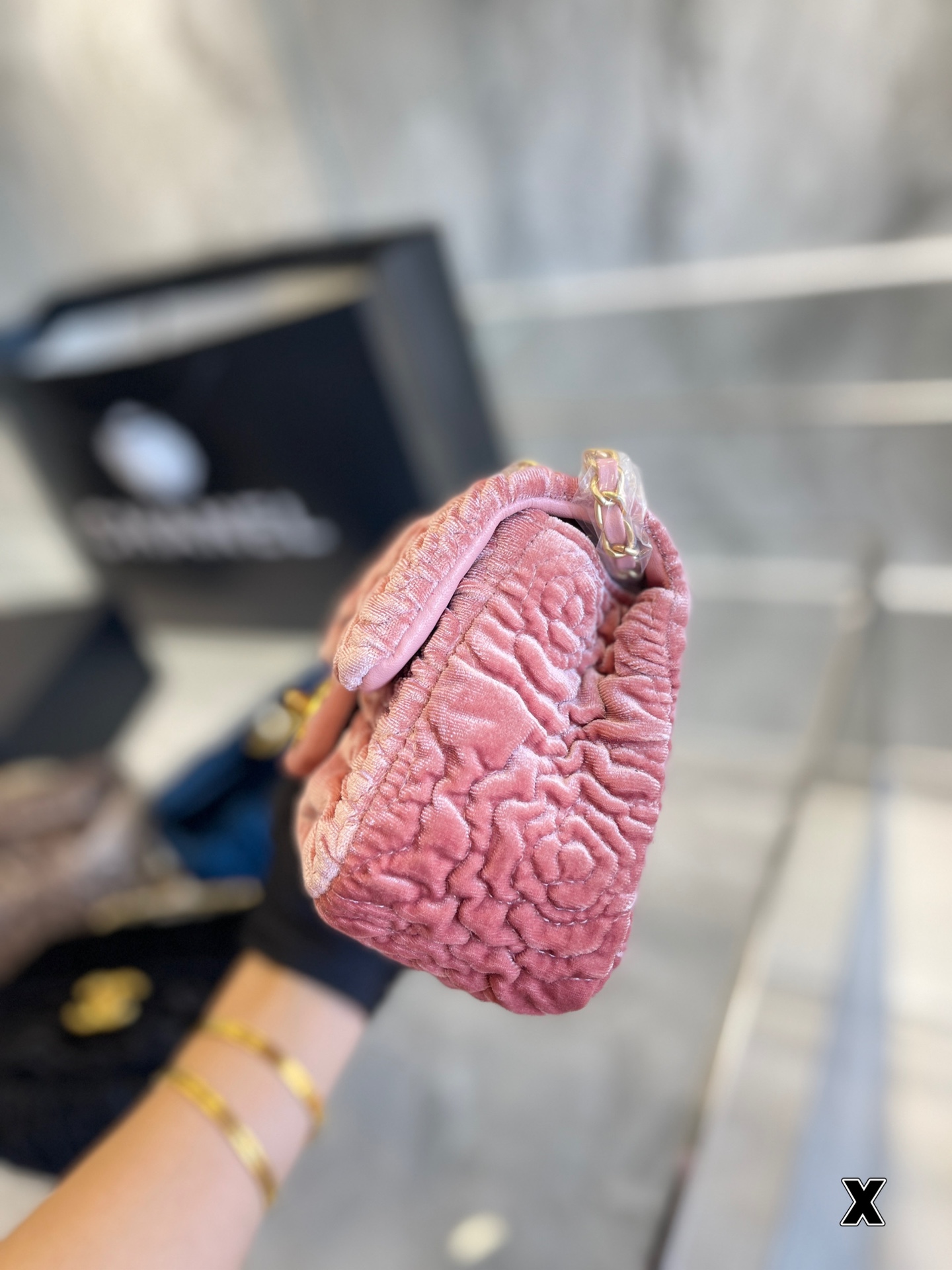 C style VELVET HANDBAG-Luxeon