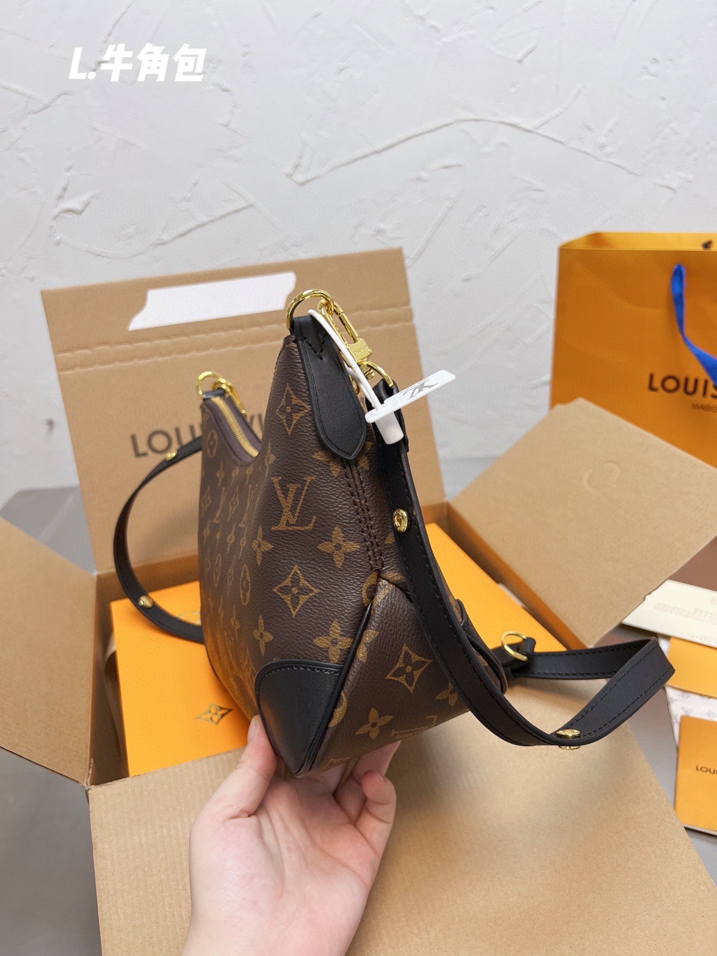 L style bag Handbags Vintage-Luxeon