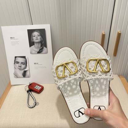 VALENTINO new hollow out slippers-Luxeon