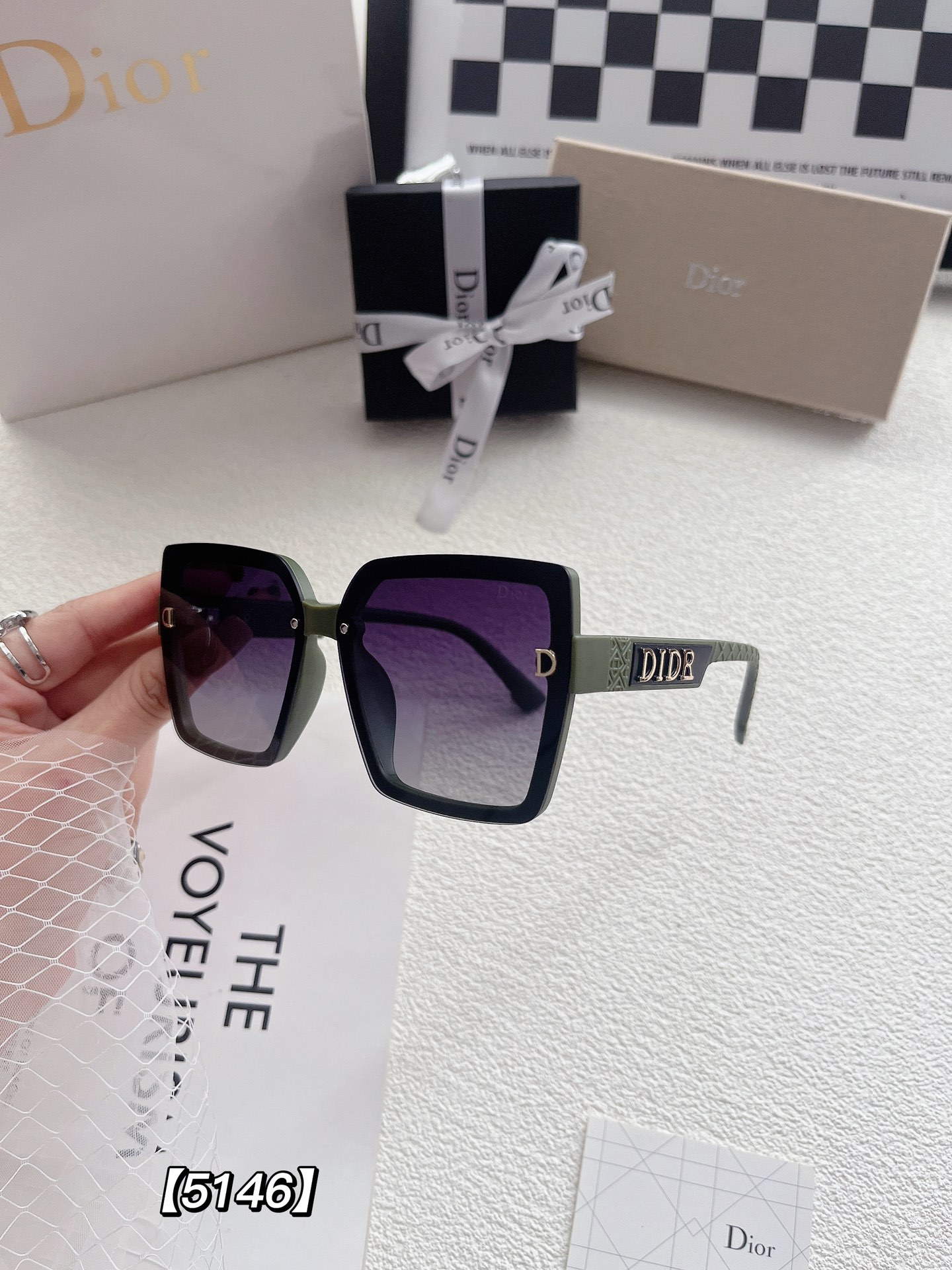 D style fashion women sunglasses-Luxeon