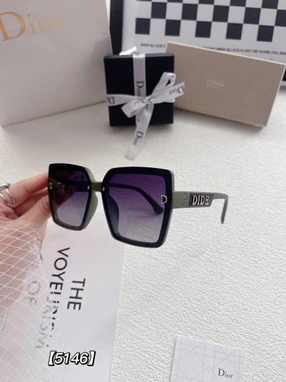 D style fashion women sunglasses-Luxeon