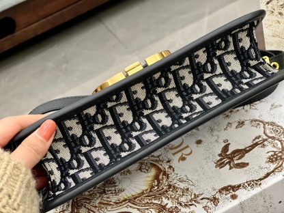 D style Montaigne 30 shoulder bags-Luxeon