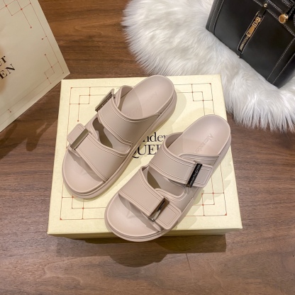 Mcqueen women thick sole sandals-Luxeon