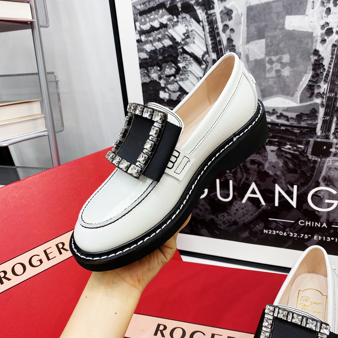 Roger Vivier buckle Mary Jane shoes-Luxeon