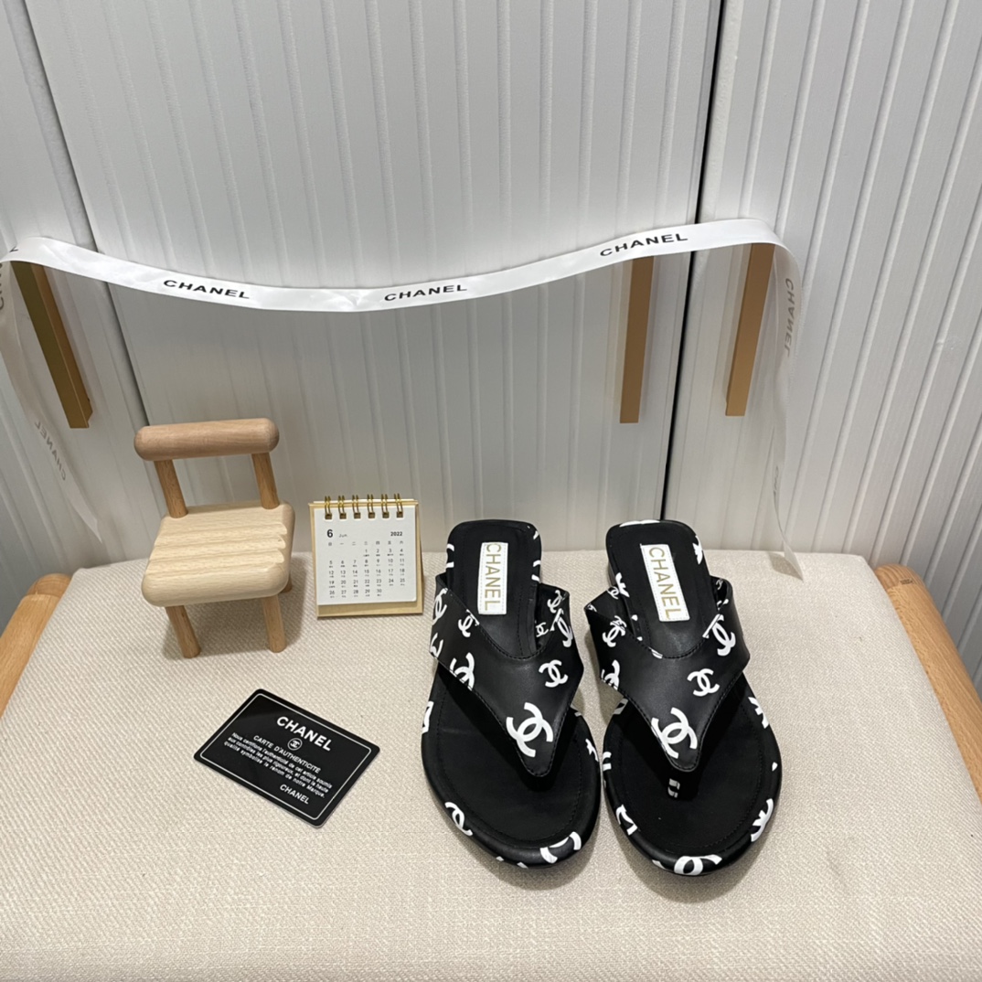 C style monogram print slippers-Luxeon