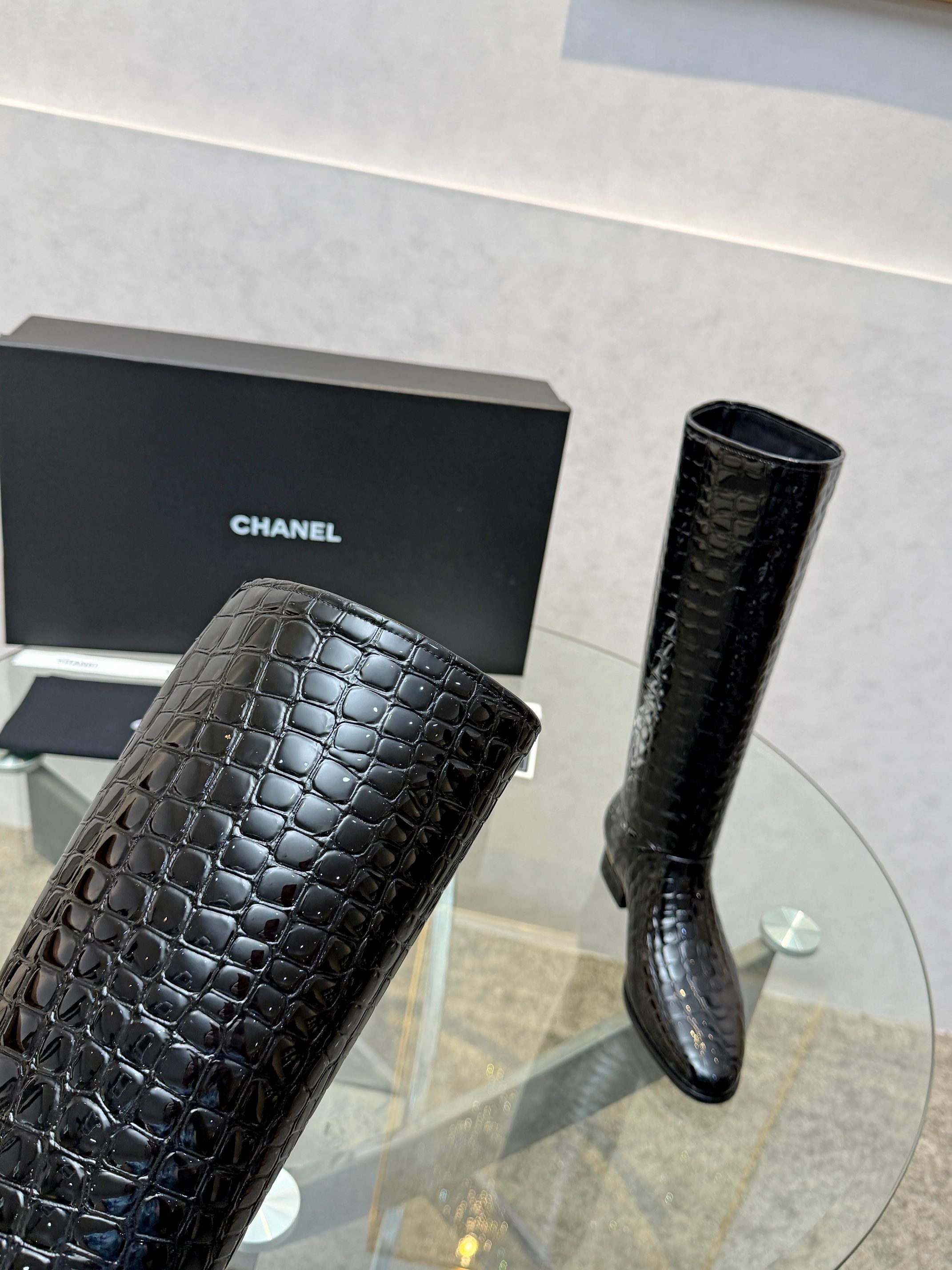 Crocodile-embossed knee-high boots35-41