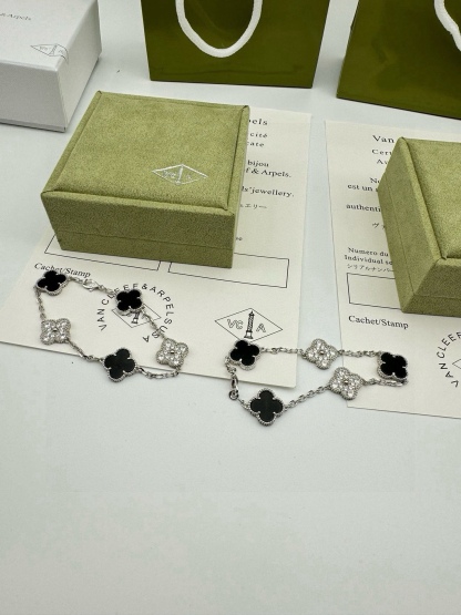 V style Four Leaf Clover Bracelet