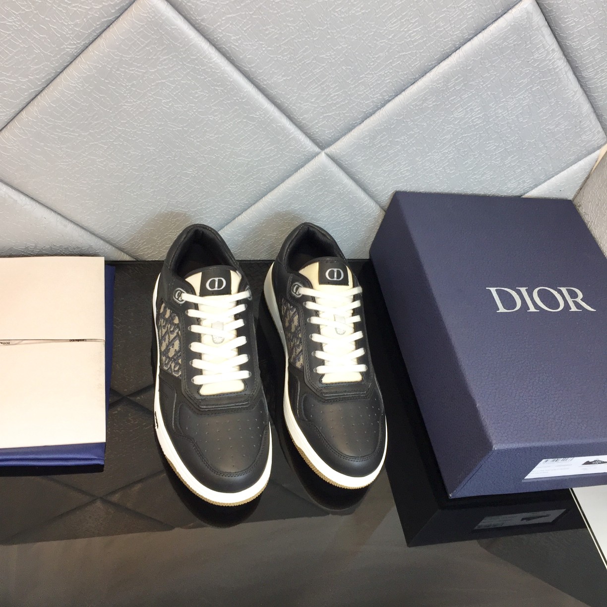 D style Fashion casual sneakers-Luxeon