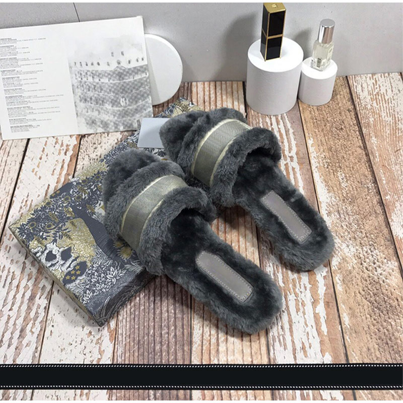 D style Women Warm Embroidery Slippers-Luxeon