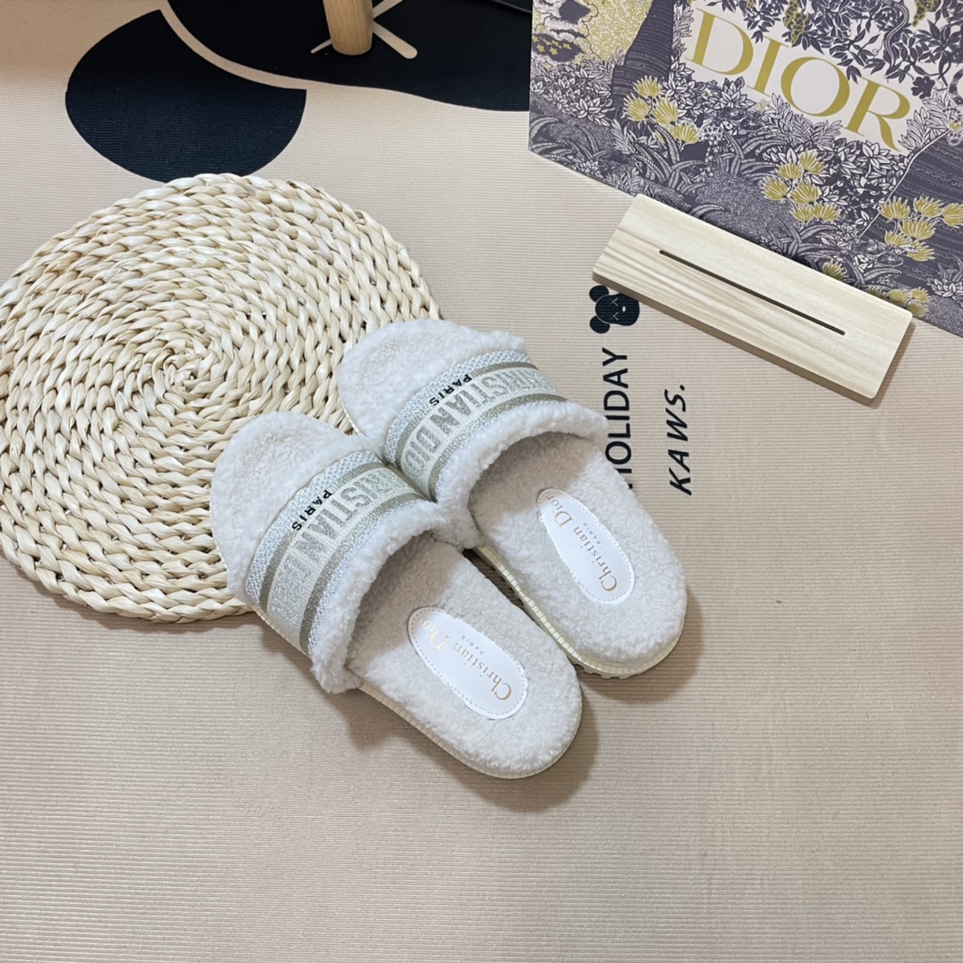 D style Autumn& winter new embroideried wool slippers-Luxeon