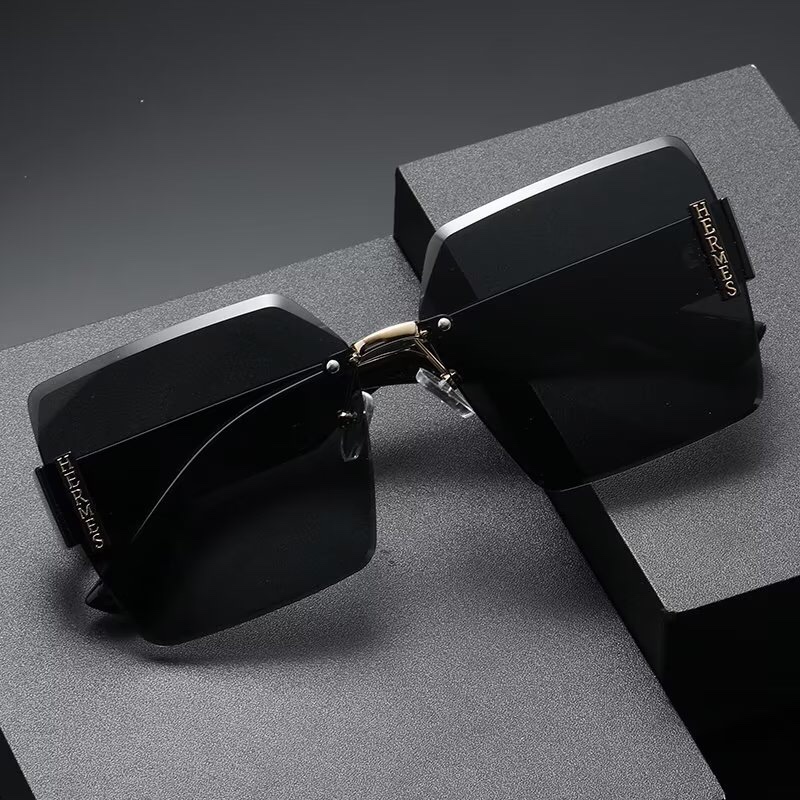 Chane Vintage Women's Sunglasses-Luxeon
