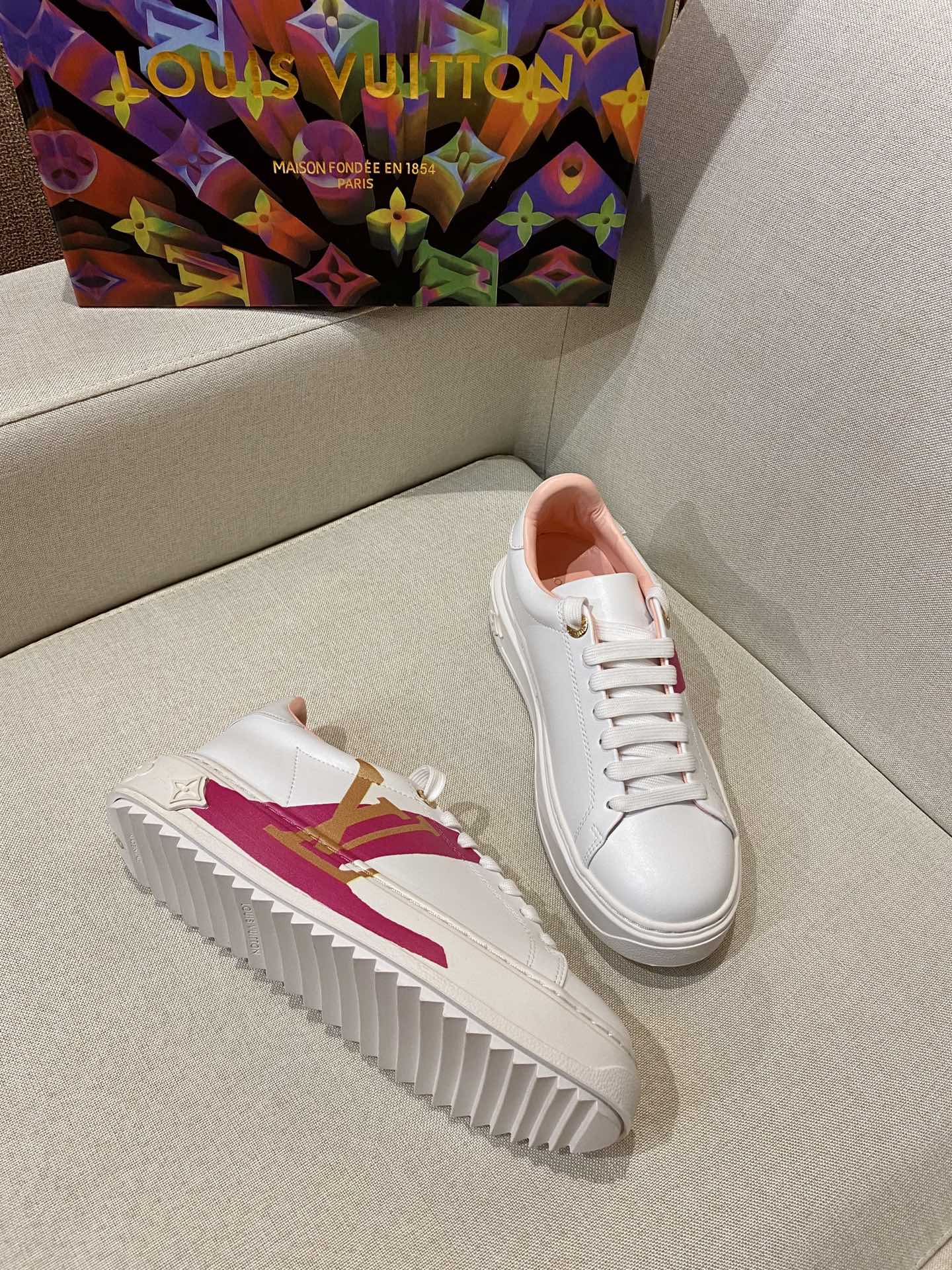 L style Women Lace Up Leather Flat Sneakers-Luxeon