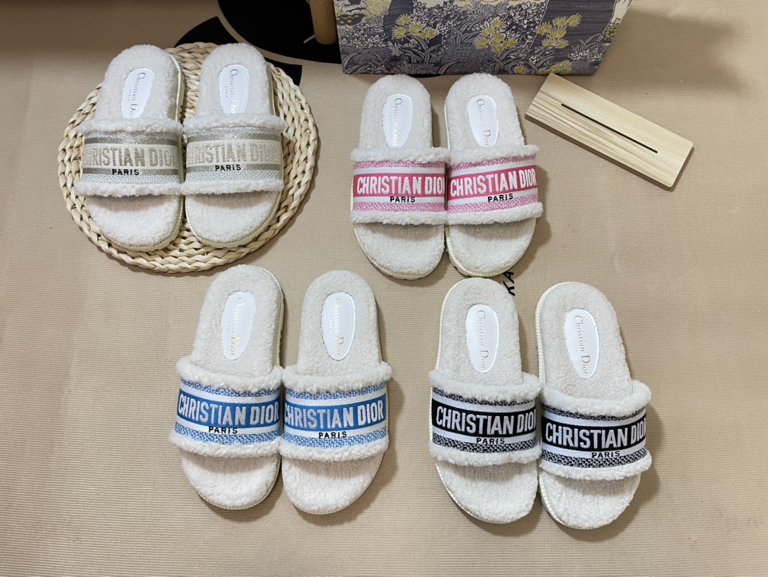 D style Autumn& winter new embroideried wool slippers-Luxeon