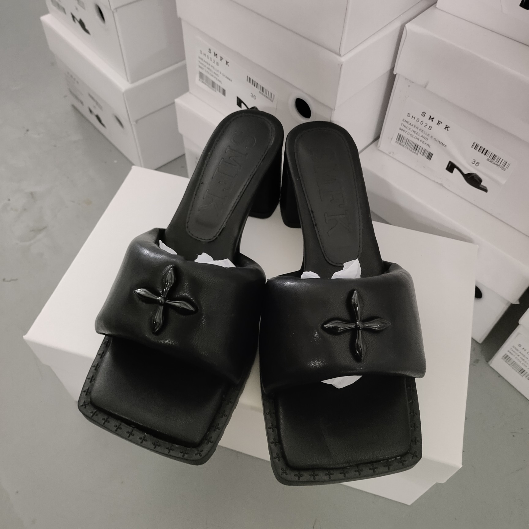 Smfk solid black slippers top quality-Luxeon