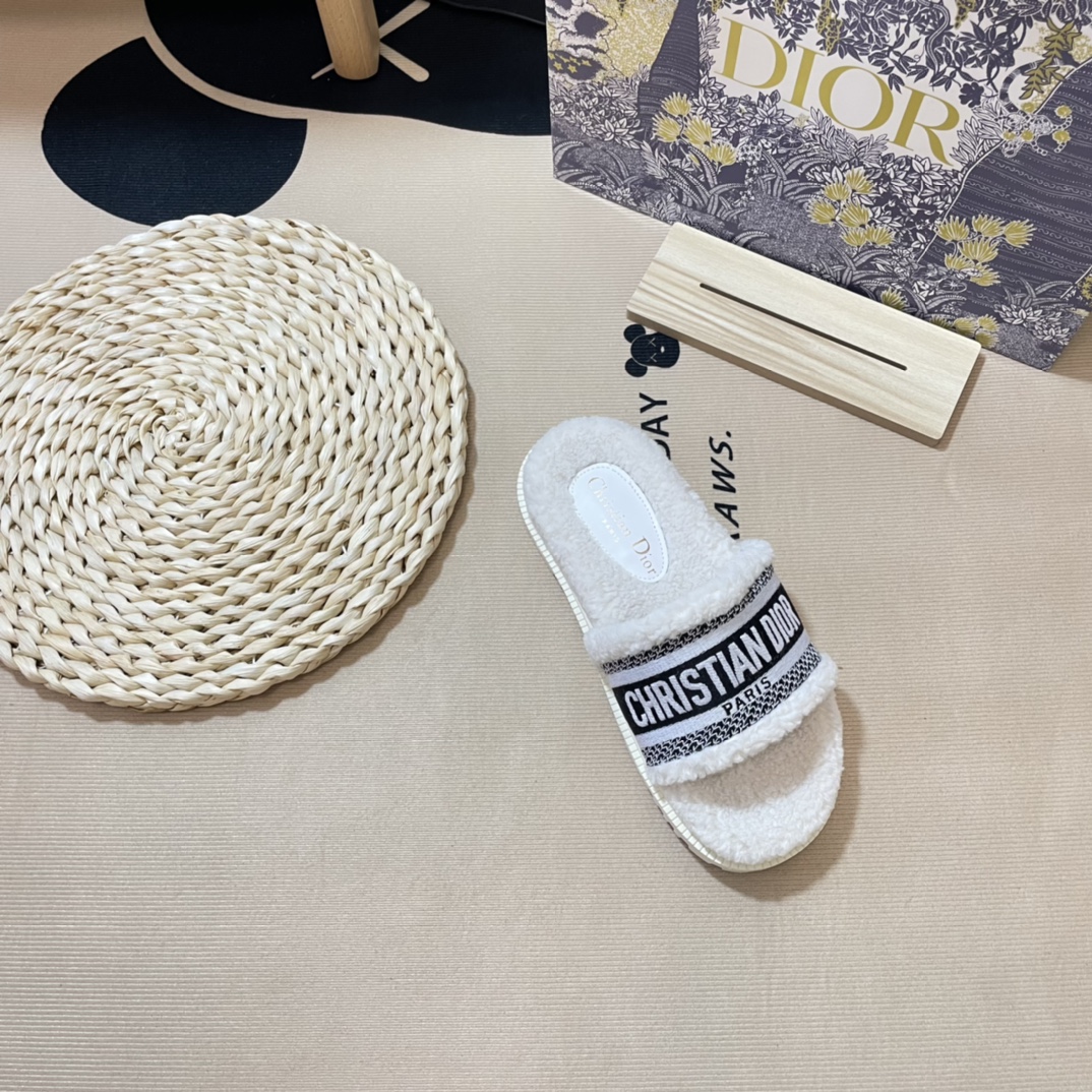 D style Autumn& winter new embroideried wool slippers-Luxeon