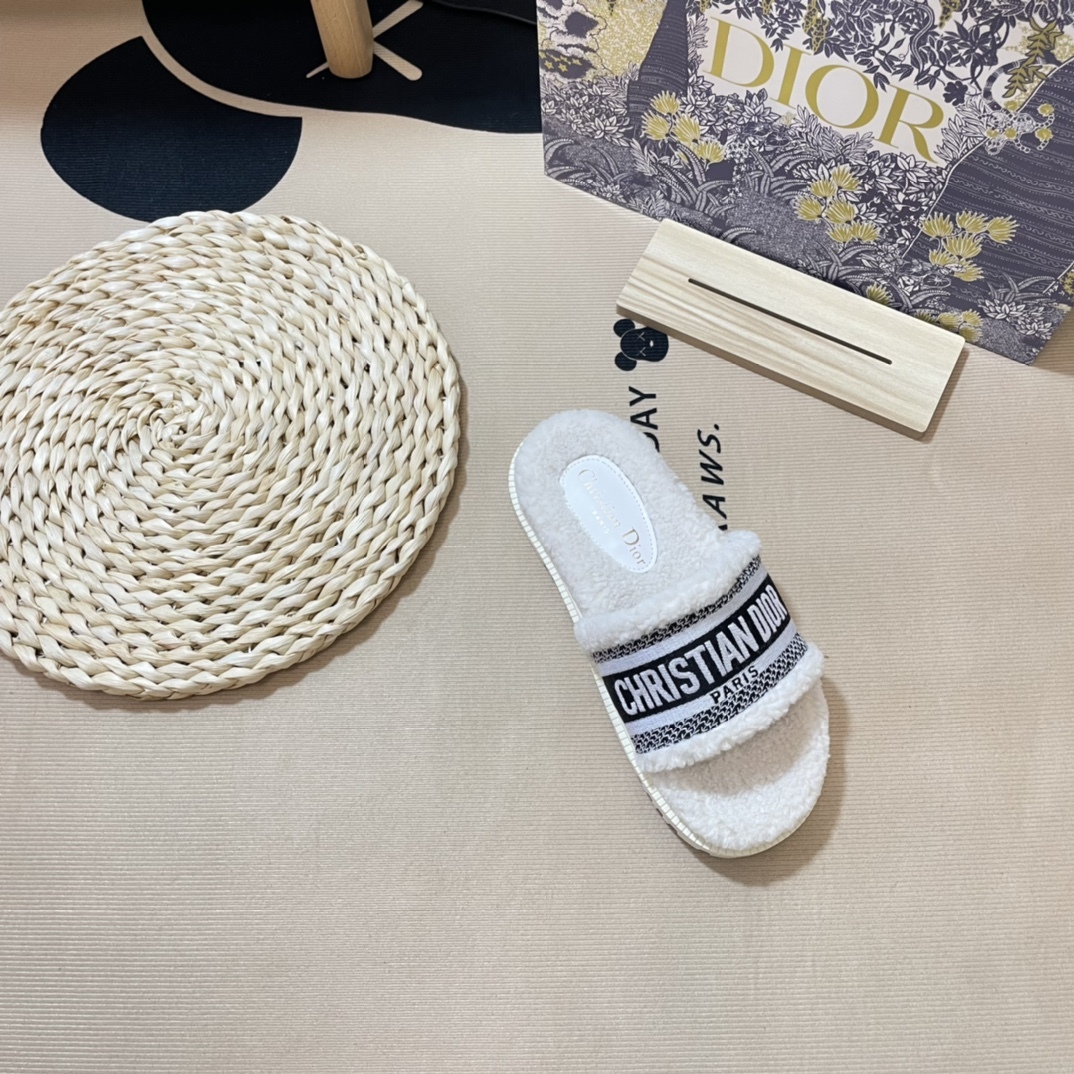 D style Autumn& winter new embroideried wool slippers-Luxeon