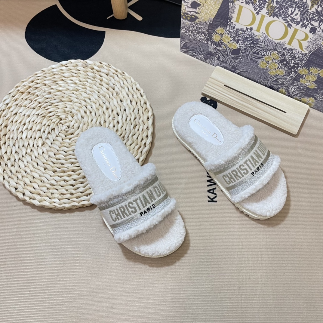 D style Autumn& winter new embroideried wool slippers-Luxeon