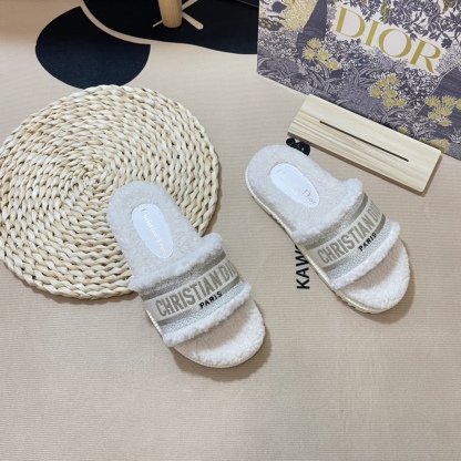 D style Autumn& winter new embroideried wool slippers-Luxeon