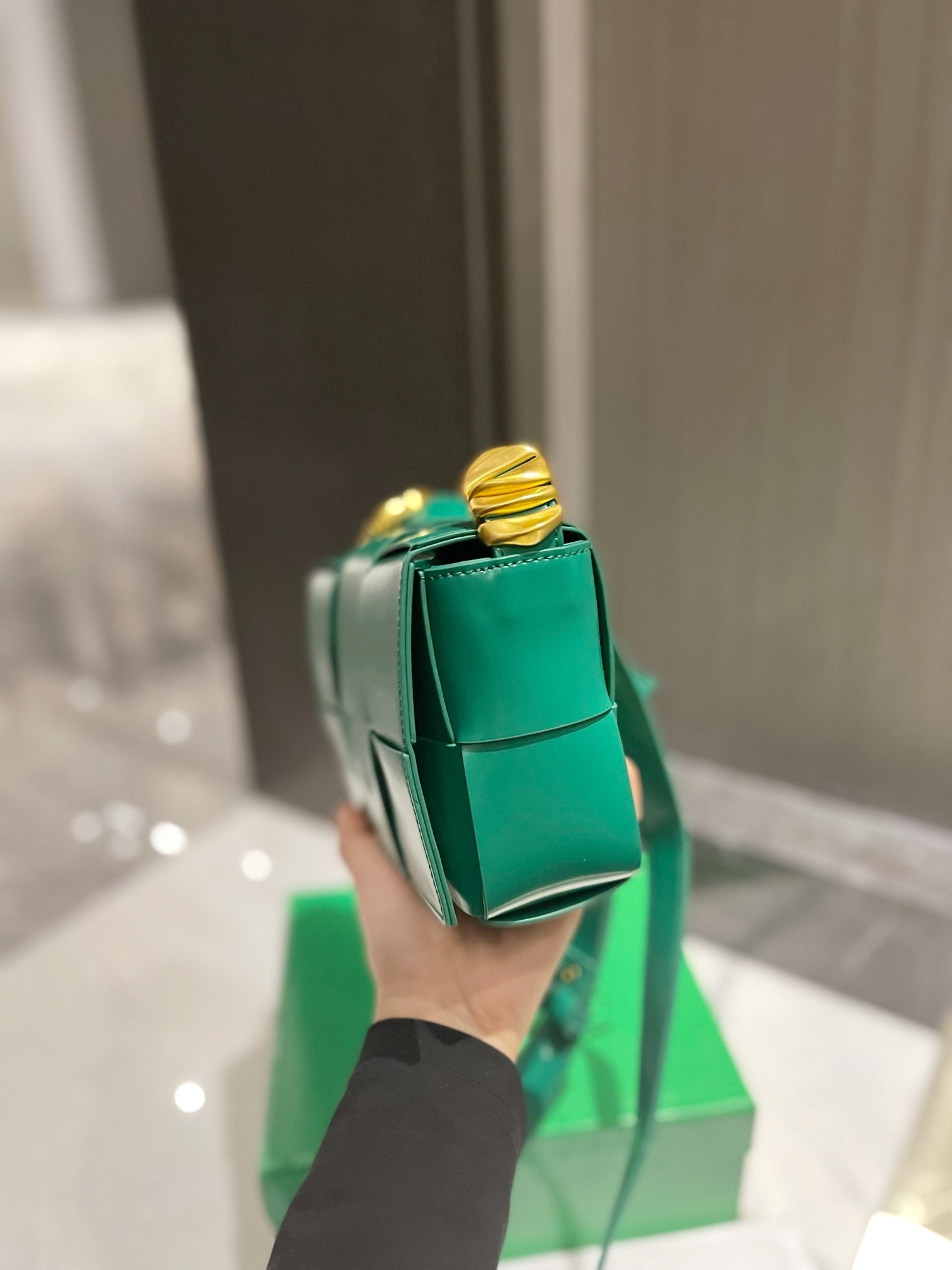 BV Bottega Veneta Cassette Handbags-Luxeon