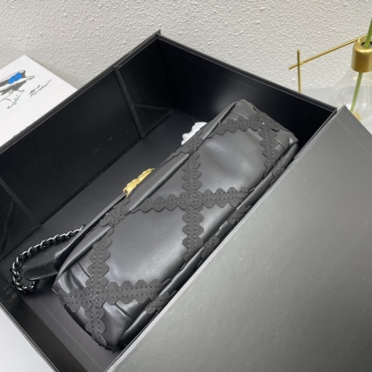 C style diamond chain leather handbag-Luxeon