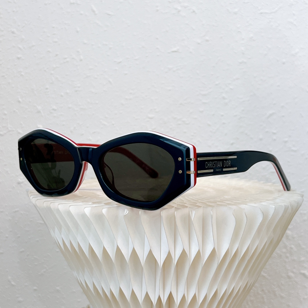 D style Fashion Sunglasses-Luxeon