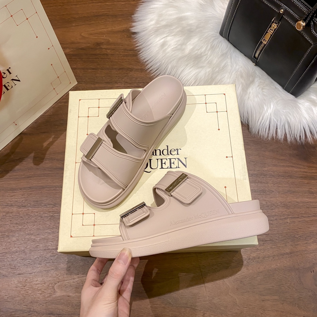 Mcqueen women thick sole sandals-Luxeon