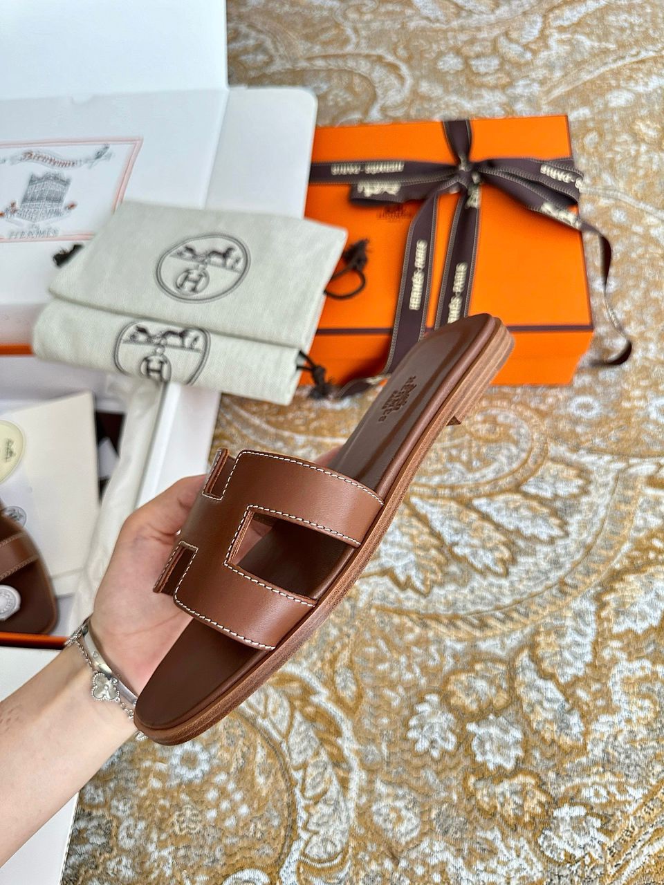 Women H-shaped slippers