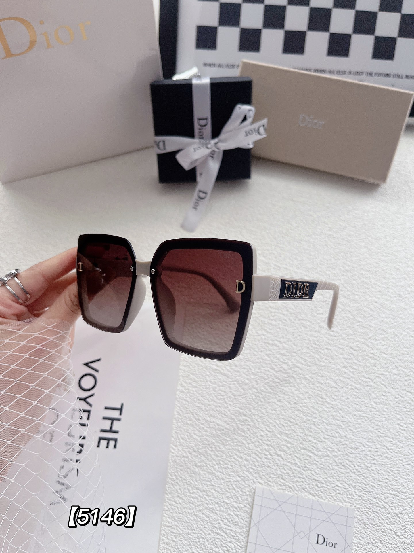 D style fashion women sunglasses-Luxeon