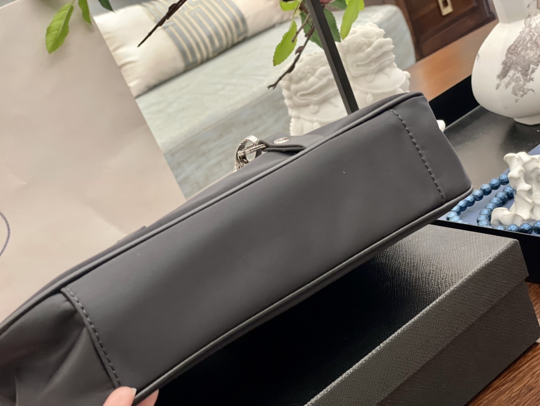 P style Vintage Shouder Bags-Luxeon