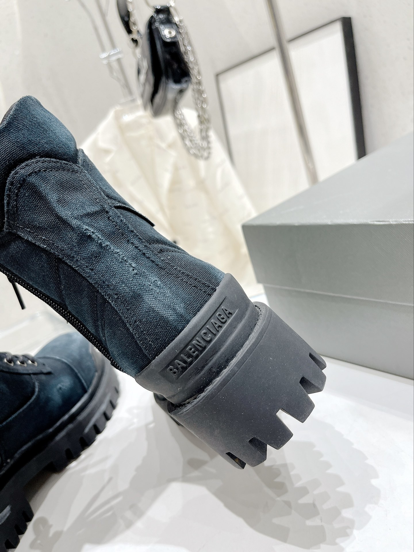 B style Strike big toe boots-Luxeon