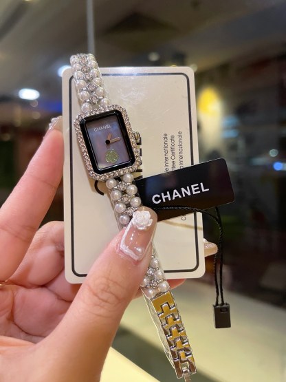 C style Women Pearl Bracelet Watch-Luxeon