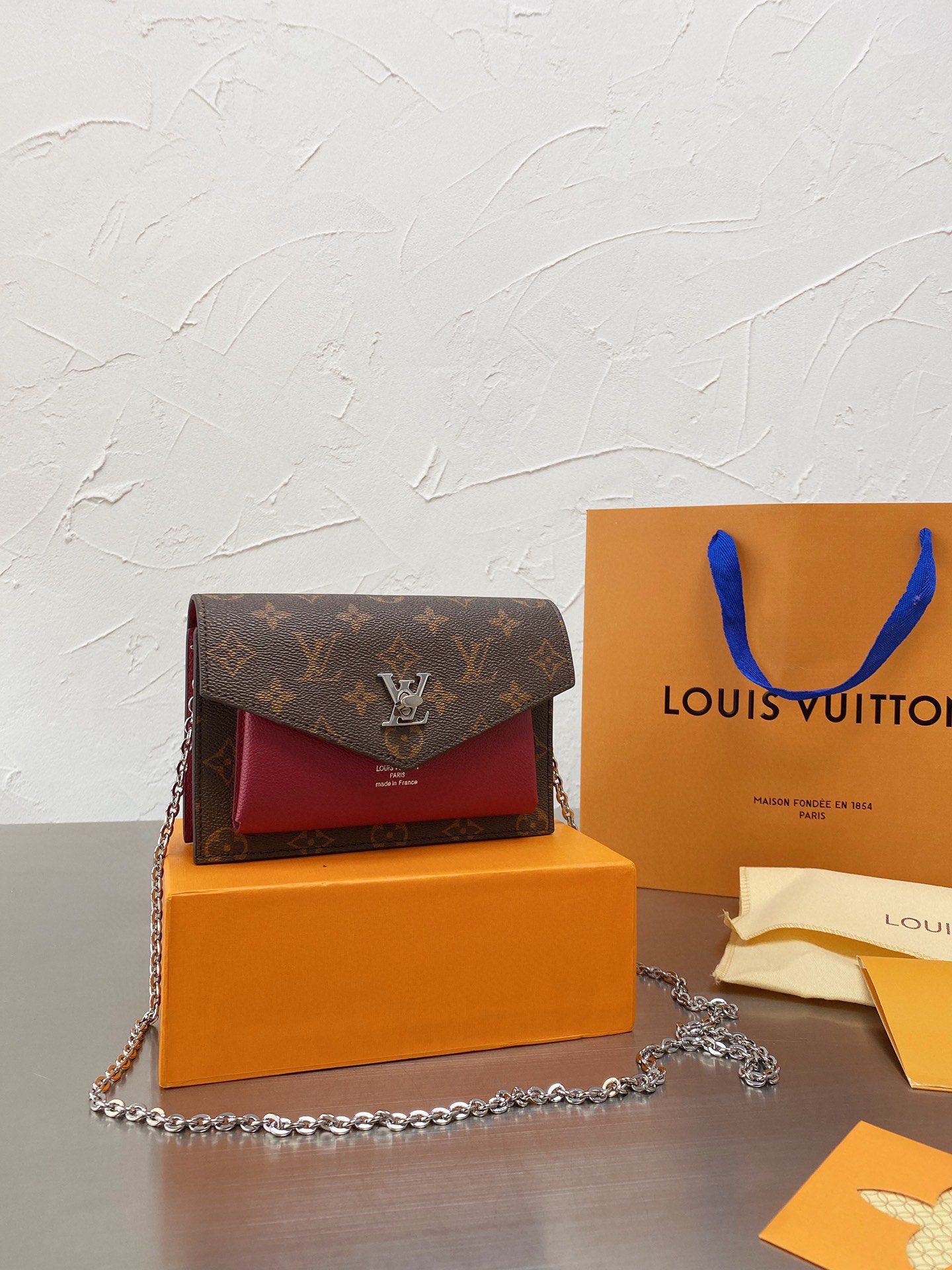 L style bag Shoulder Bags-Luxeon