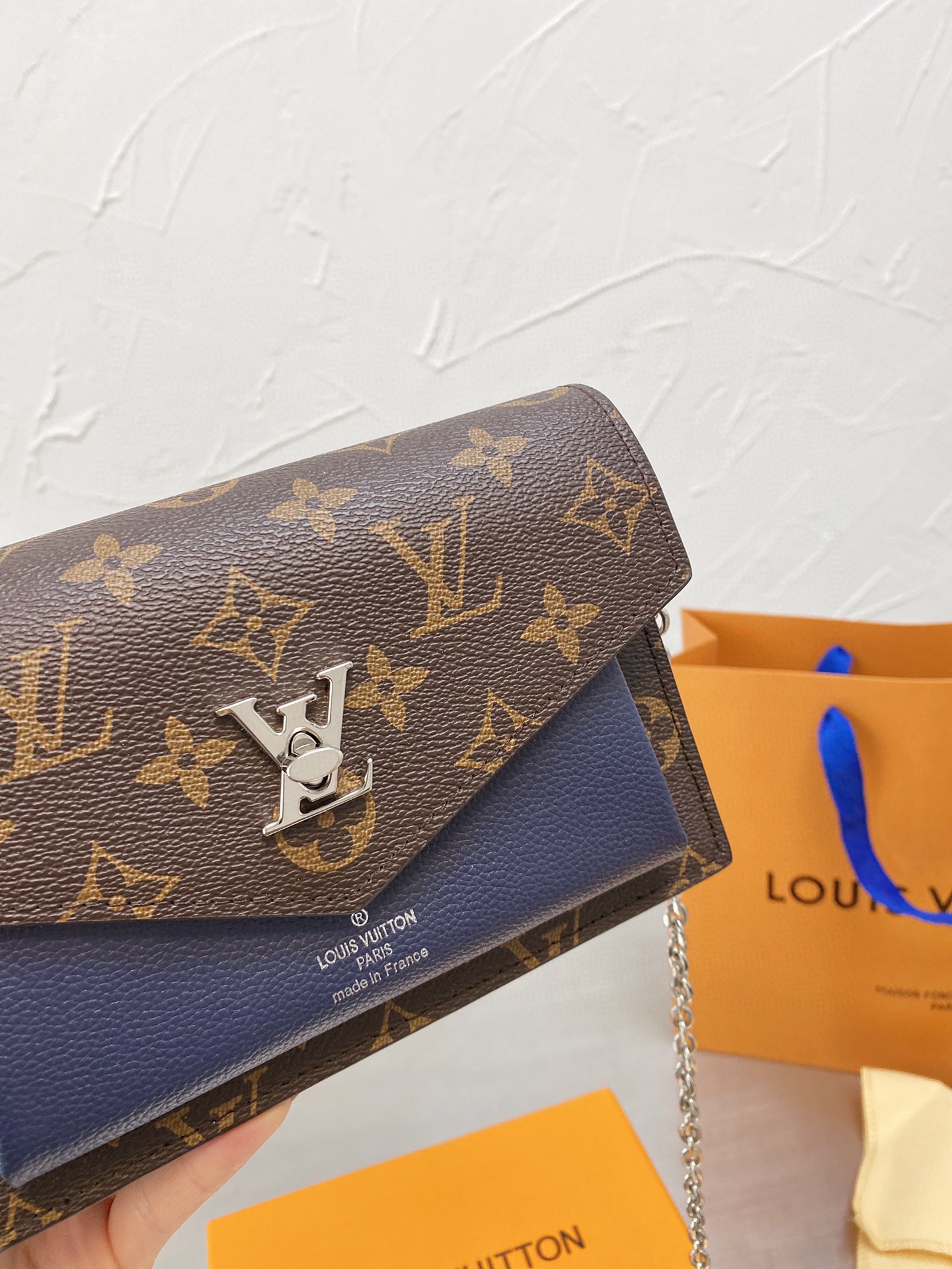 L style bag Shoulder Bags-Luxeon