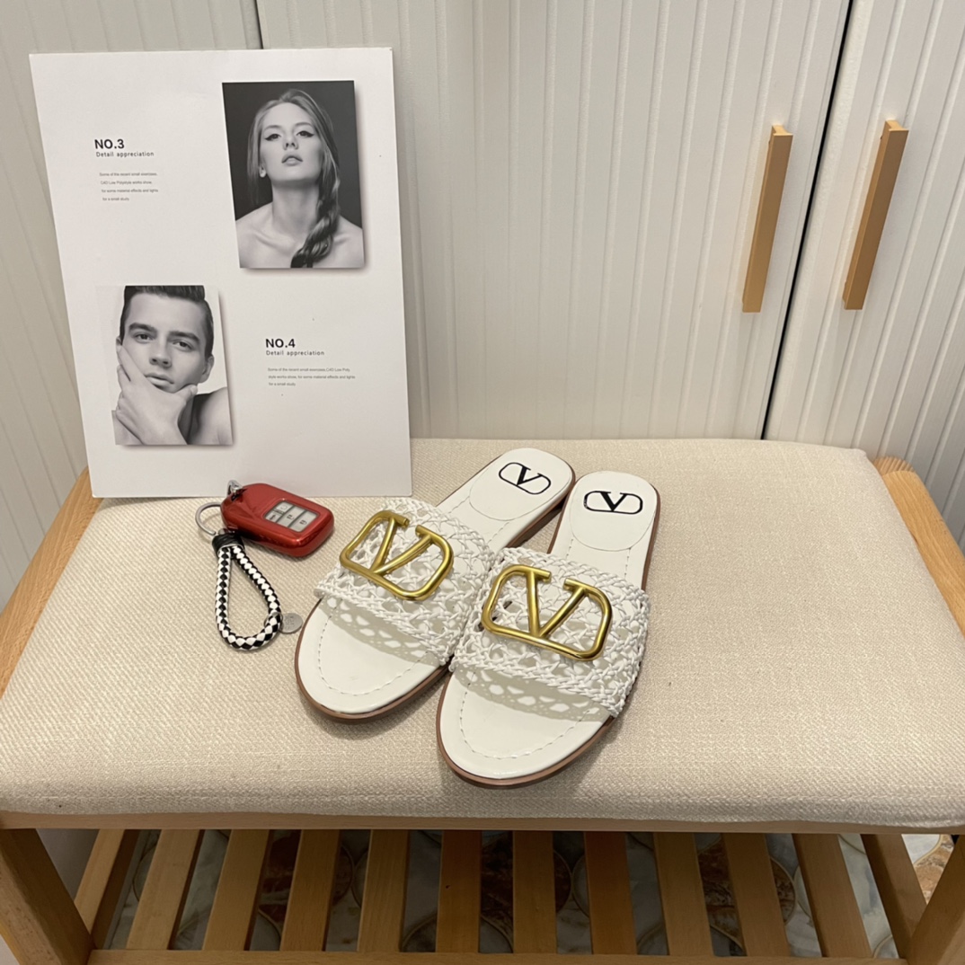 VALENTINO new hollow out slippers-Luxeon