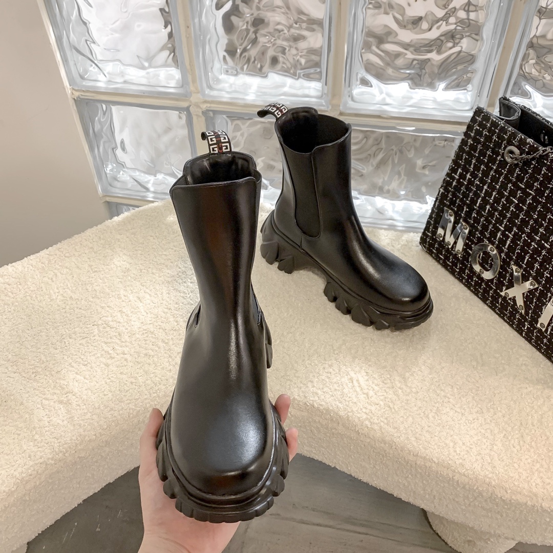 Givenchy patent leather solid ankle boots-Luxeon